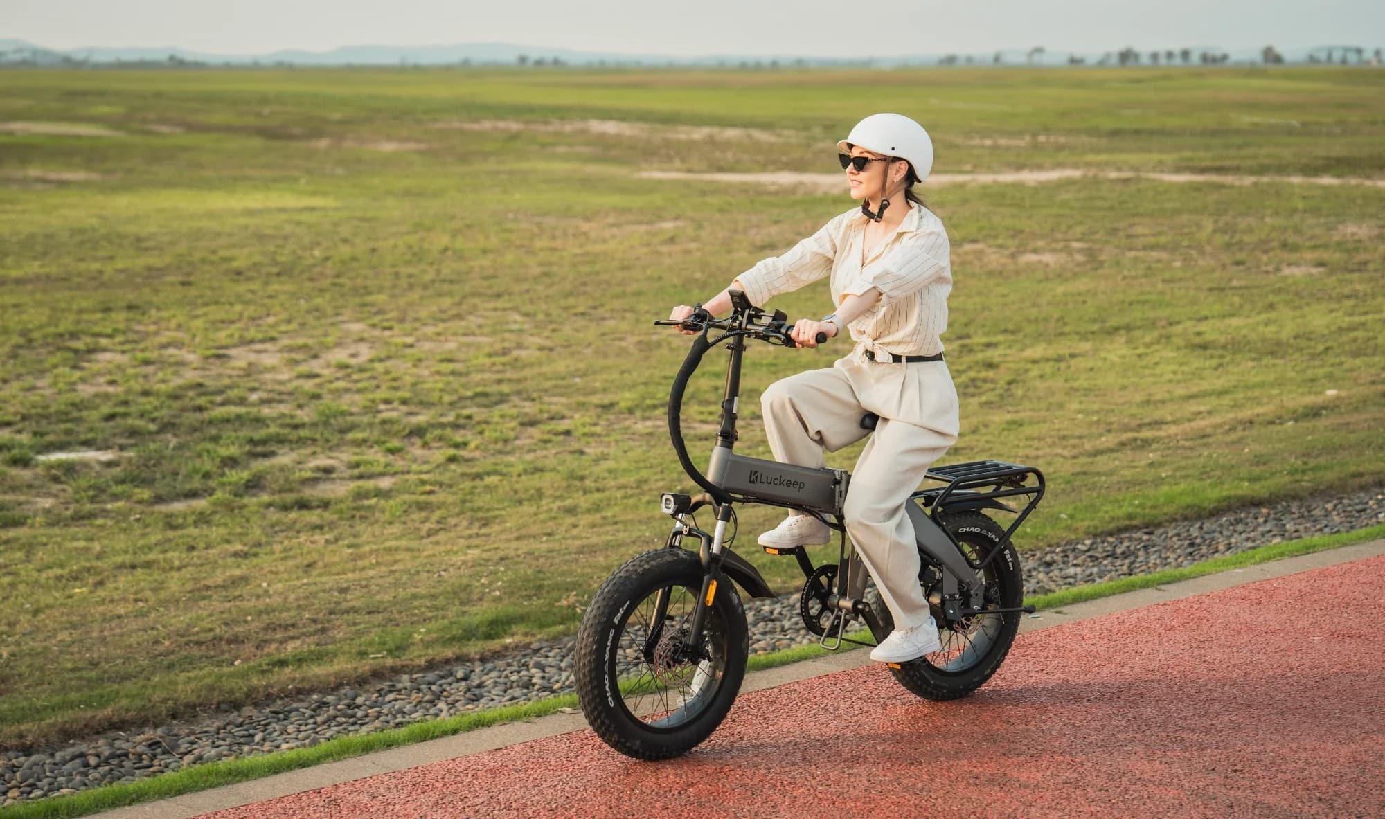 Person riding Rivena e-bike